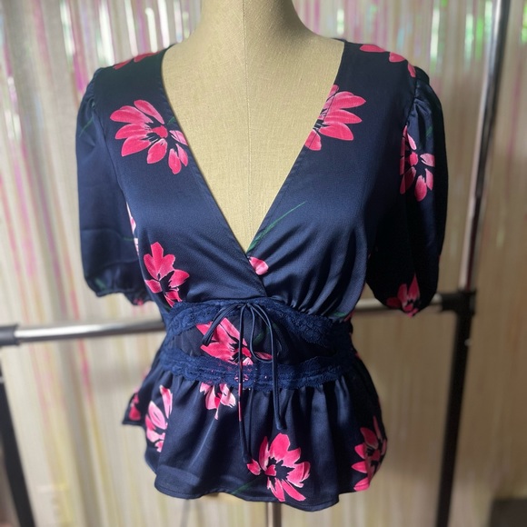 All in Favor Tops - All in favor short sleeve blouse